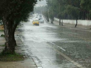 Muğla’da Sağanak Yağış Etkili Oluyor
