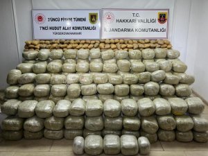 İ̇ran’dan Katırlarla Yurda Sokulmaya Çalışılan 650 Kilo Toz Esrar Ele Geçirildi