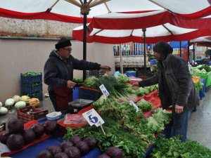 Yağışlar İşlerini Zorlaştırsa Da Yüzlerini Güldürdü