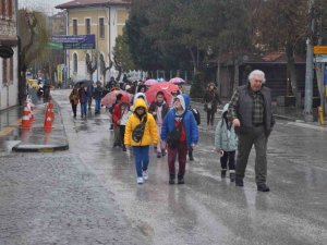 Müze Gezme Aşkına Sağanak Yağmuru Umursamadılar