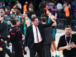 Pınar Karşıyaka Evinde Bir Başka