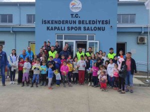 Depremzede Çocuklar Polislerle Halat Çekme Yarışması Yaptı