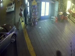 Büfe Dolabındaki İçecekleri Poşetine Dolduran Hırsız Kamerada