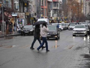 Kars’ta Yağmur Etkili Oluyor