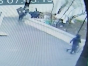 Depremde Hasar Gören Tarihi Cami Hırsızların Hedefi Oldu