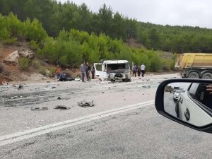 Seydikemer’de Kamyonlar Çarpıştı: 1 Yaralı