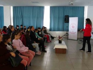 Isparta’da Depremzede Öğrencilere İlk Yardım Eğitimi Verildi