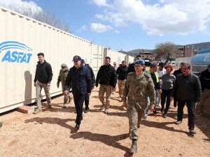 Milli Savunma Bakanı Akar’dan Antakya’daki Çadır Kentte İnceleme