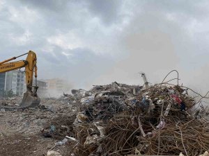 89 Kişinin Hayatını Kaybettiği Diyar Galeria İ̇ş Merkezi Bir Dokunuşla Yıkıldı
