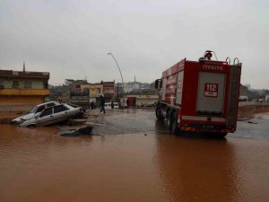 Şanlıurfa’da Sele Teslim Olan Köprülü Kavşakta Çalışmalar Sürüyor
