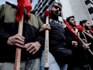 Atina’da Grev Kararı Alan 20 Bin Kişiden Tren Kazası Protestosu