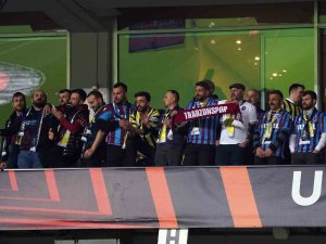 Fenerbahçeli Elif’i Enkazdan Kurtaran Ekip Fenerbahçe - Sevilla Maçını İzledi
