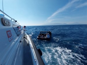 İ̇zmir’de 18 Göçmen Kurtarıldı