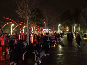 Bolu’da Depremi Yaşayan Vatandaşlar Evlerine Girmeye Korkuyor