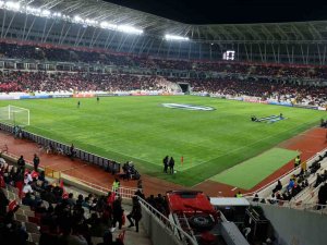 Sivasspor-fiorentina Maçında Sivas Yeni 4 Eylül Stadı Kapalı Gişe!