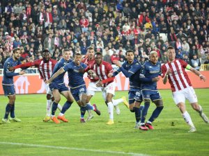 Uefa Avrupa Konferans Ligi: Sivaspor: 1 - Fiorentina: 4 (Maç Sonucu)