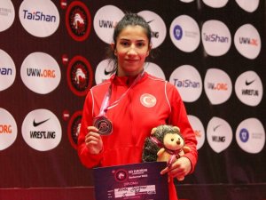 Zehra Demirhan, Bronz Madalya Kazandı