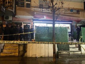 Küçükçekmece’de Kıraathanede Silahlı Kavga: 1 Ağır Yaralı