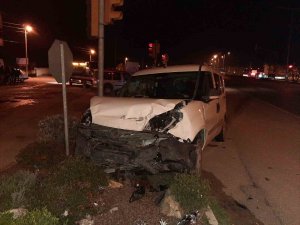 Kazada Ağır Yaralanan Genç Kız Hayatını Kaybetti