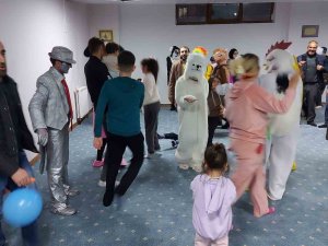 Depremzede Çocuklara Tiyatro Etkinliği