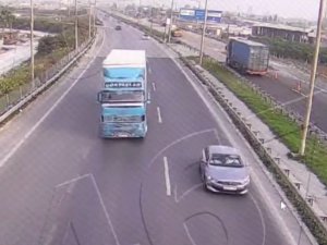 Deprem Yardımlarını Çalıp, Satmışlar