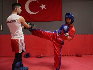 Denenmek İçin Gitti Şampiyon Oldu