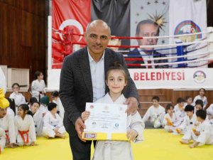 Körfez’de 100 Sporcuya Yeni Kuşak