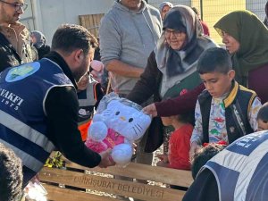 İ̇hlas Vakfı Depremin Çocuklarının Yüzünü Güldürdü