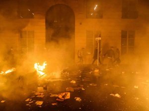 Fransa’da Emeklilik Reformu Protestolarında 310 Gözaltı