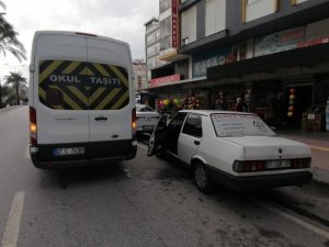 Park Ettiği Otomobilin Kapısını Açtı, Hastanelik Oldu
