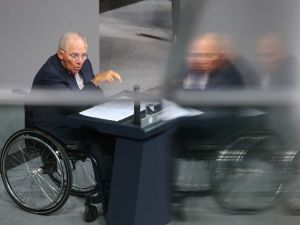 Alman Maliye Bakanı: “Yunanistan’a Bir Şans Vermemek Sorumsuzluk Olur”