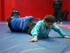 Yozgatlı Kadın Güreşçiler, Mili Güreşçi Yasemin Adar Yiğit’in İzinden Gidiyorlar