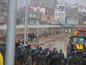 Mehmetçiğin Sel Bölgesindeki Mesaisi Devam Ediyor