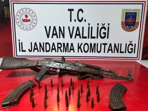 Van’da Toprağa Gömülü Silah Ve Mühimmat Bulundu