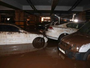 Sele Teslim Olan Şanlıurfa’da Otoparklar Araç Mezarlığına Döndü