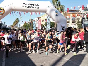 23. Alanya Atatürk Halk Koşusu Ve Yarı Maratonu Yapılacak