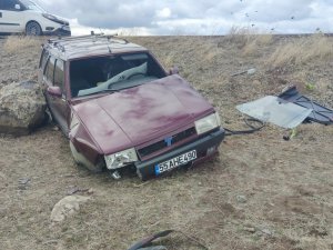 Erzurum’da Yoldan Çıkan Araç Şarampole Savruldu: 2 Yaralı