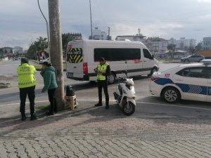 Taktığı Kask Sayesinde Kazayı Ucuz Atlattı