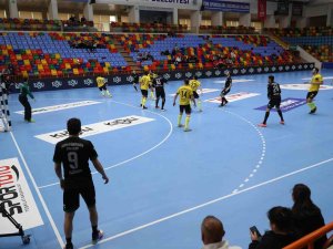 Sakarya Büyükşehir Hentbol Takımı Kupaya Yarı Finalde Veda Etti