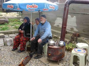 Depremin Merkez Üssü Kızılağıl’da Vatandaşlar Tedirgin: Evlerine Giremiyorlar