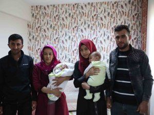 Depremzede İki Aile 39 Gün Sonra Bebeklerine Kavuştu