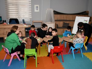 Kuşadası’nda Çocuklar Eğlenerek Öğreniyor