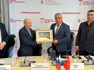 Erdem’den Rus İş İnsanlarına Alanya’ya Yatırım Çağrısı