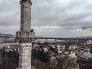 Ramazan Ayının Simgesi Mahyalar Camileri Süslemeye Başladı
