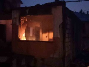 Metruk Binada Yakılan Ateş, İtfaiyeyi Harekete Geçirdi
