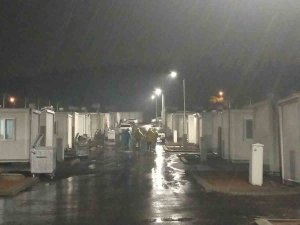 Sağanak Yağmur Depremzedelere Zor Anlar Yaşattı