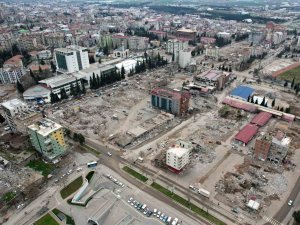 Kahramanmaraş’ta Enkaz Kaldırma Çalışmaları Sürüyor