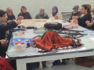 Kadınlar Hem Meslek Öğreniyor Hem De Aile Bütçesine Katkı Sağlıyor
