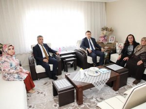 Vali Vekili Arabacı: “Vatanımız İçin Seve Seve Canlarını Veren Aziz Şehitlerimiz Daima Milletimizin Kalbindedir”