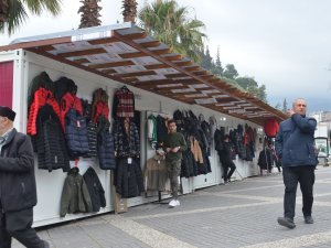 Konteyner Çarşıda Esnaf Satışlara Başladı